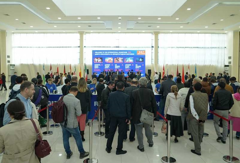 2027年乌兹别克斯坦矿业、工程机械、矿山机械展览会Uz Mining Expo参展商与海外采购商展台洽谈现场