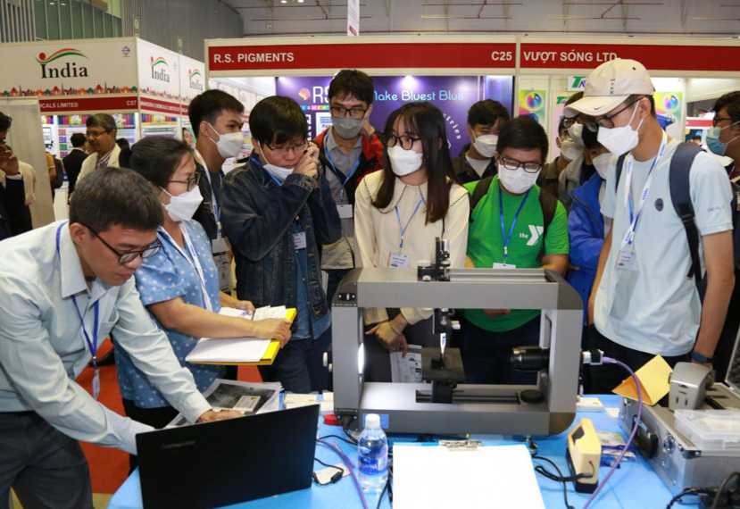 2027年越南涂料及化工展览会Coatings Expo Vietnam展馆现场,专业观众参观实况