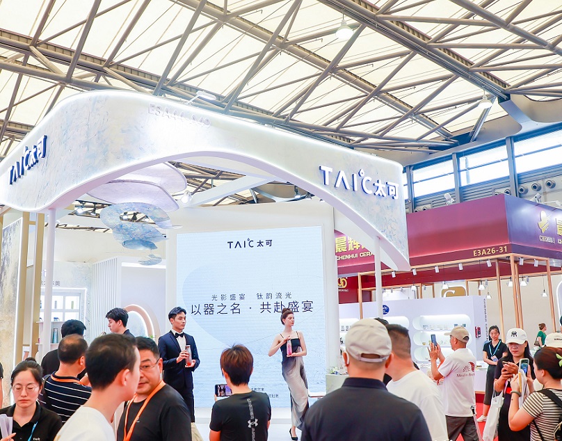 2027年中国日用百货商品交易会-上海百货会Shanghai Department Store Fair参展商与海外采购商展台洽谈现场