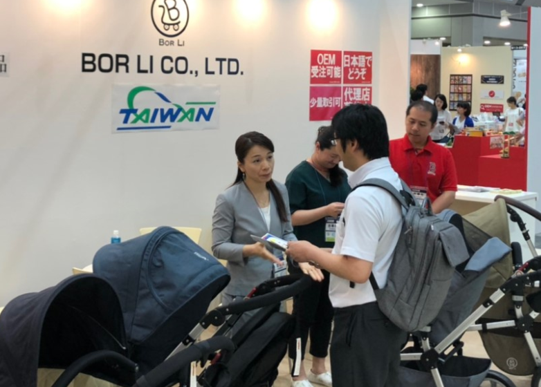 2027年日本东京婴童用品展览会Baby Kids Expo展馆现场,专业观众参观实况