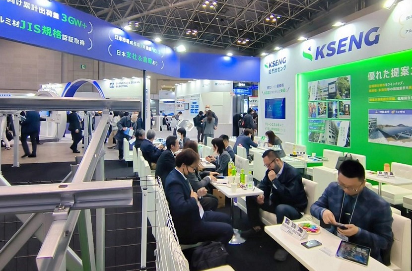 2026年日本大阪太阳能光伏展览会PV EXPO OSAKA参展商与海外采购商展台洽谈现场