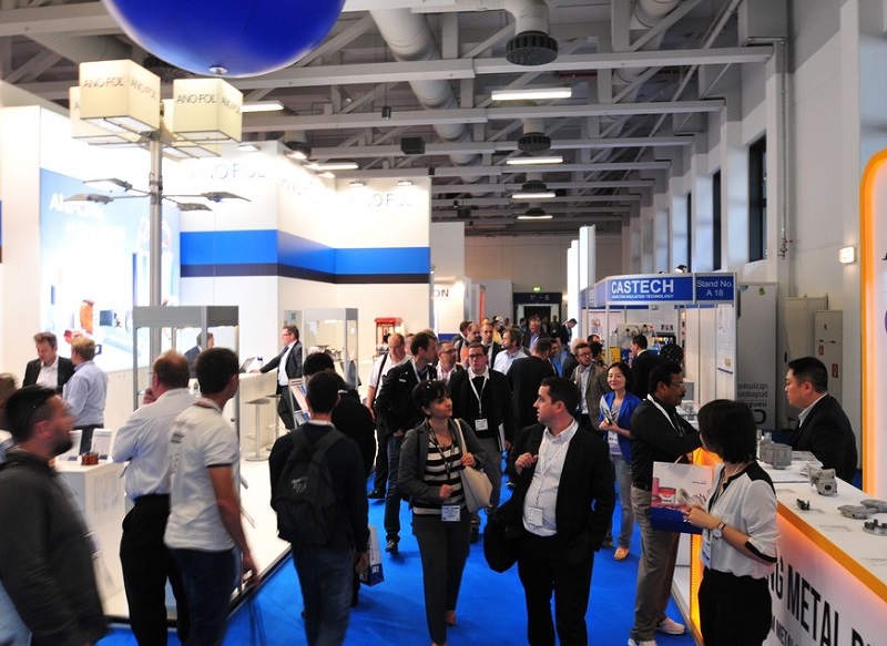 2027年德国柏林线圈及电机展览会CWIEME BERLIN参展商与海外采购商展台洽谈现场