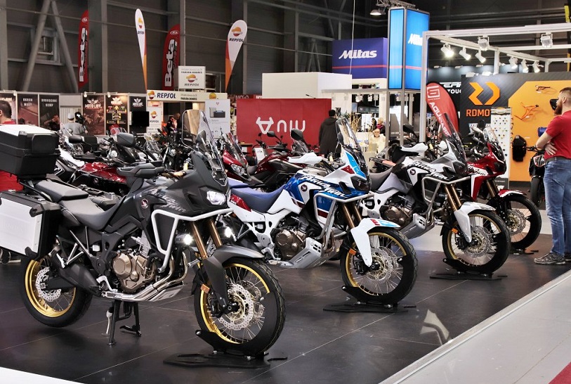 2026年捷克布尔诺摩托车展览会MOTOSALON参展商与海外采购商展台洽谈现场