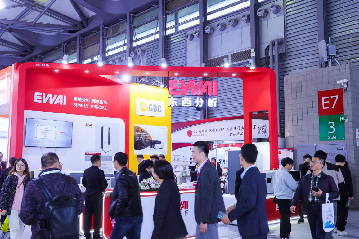 2026年慕尼黑上海国际分析生化及实验室展览会Analytica China参展商与海外采购商展台洽谈现场