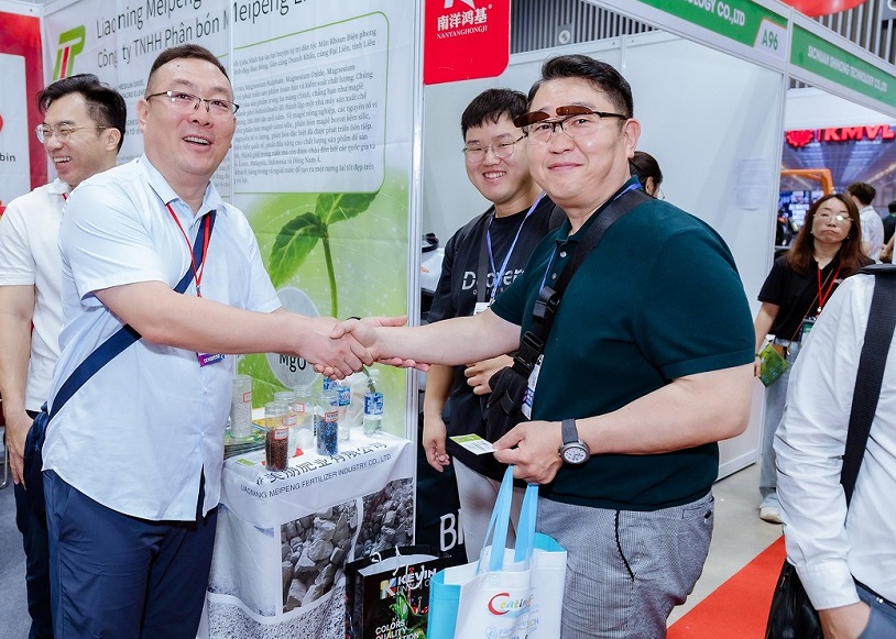 2027年越南胡志明农业及农业机械展览会AGRI VIETNAM参展商与海外采购商展台洽谈现场