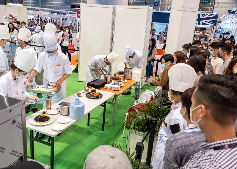 2027年香港酒店用品及餐饮食品展览会HOFEX展馆现场，专业观众参观实况