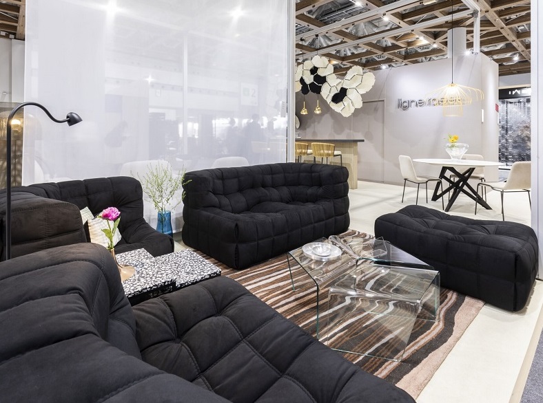 2027年日本东京办公家具展ORGATEC TOKYO参展商与海外采购商展台洽谈现场