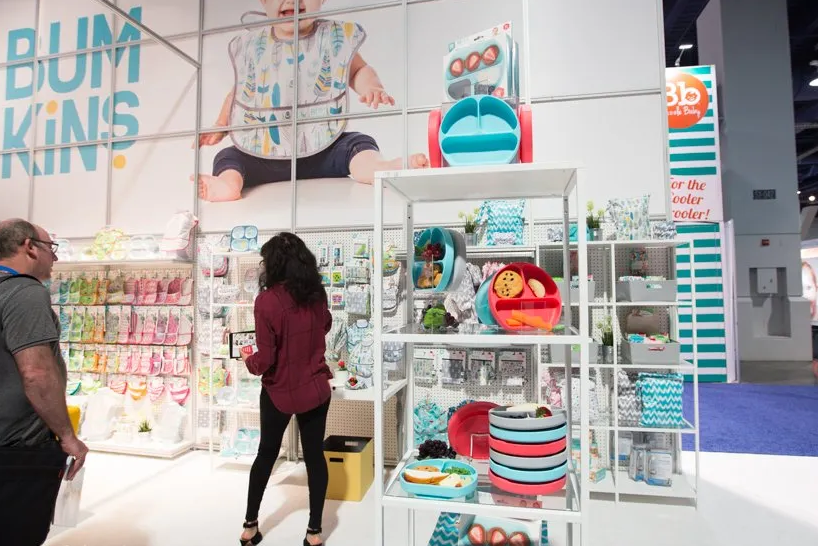 2027年美国拉斯维加斯婴童用品展览会ABC Kids Expo参展商与海外采购商展台洽谈现场