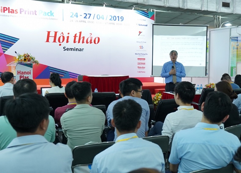 2027年越南河内塑料橡胶展览会Hanoi Plas参展商与海外采购商展台洽谈现场