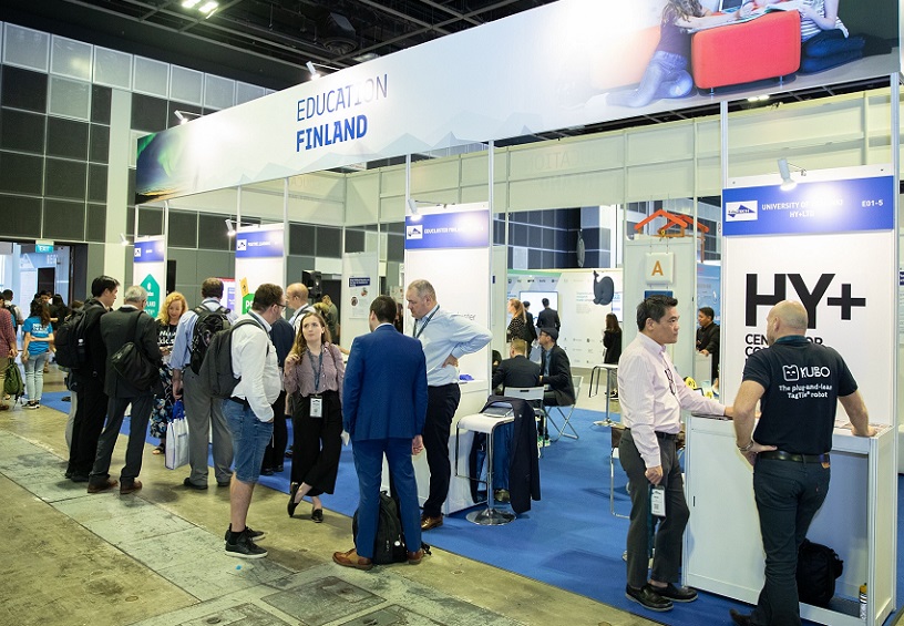 2026年新加坡教育装备展览会EduTECH Asia展馆现场,专业观众参观实况