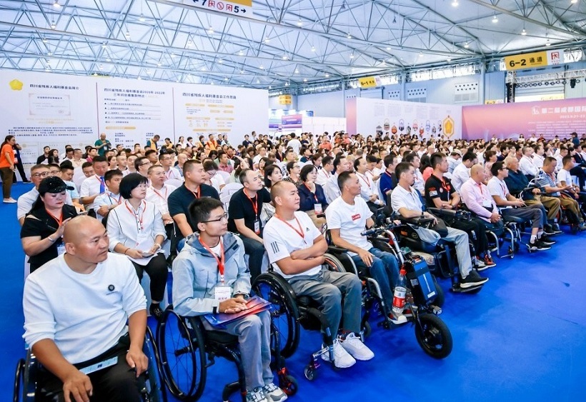 2027年成都医疗器械展览会-成都医博会CDMEE展馆现场,专业观众参观实况
