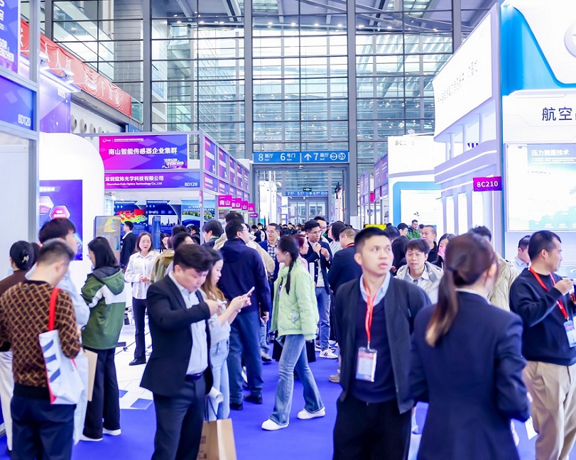 2027年深圳国际传感器与应用技术展览会Sensor Shenzhen展馆现场，专业观众参观实况