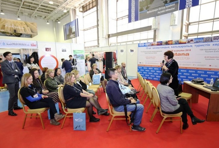 2026年哈萨克斯坦阿斯塔纳旅游展览会ASTANA TRAVEL EXPO参展商与海外采购商展台洽谈现场
