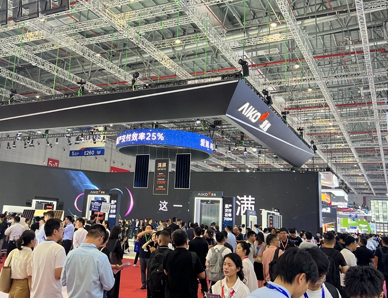 2027年上海国际储能技术展览会SNECSNEC 展馆现场,专业观众参观实况