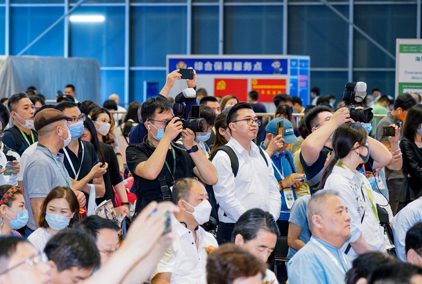 2027年上海国际淀粉及淀粉衍生物展览会Starch Expo参展商与海外采购商展台洽谈现场