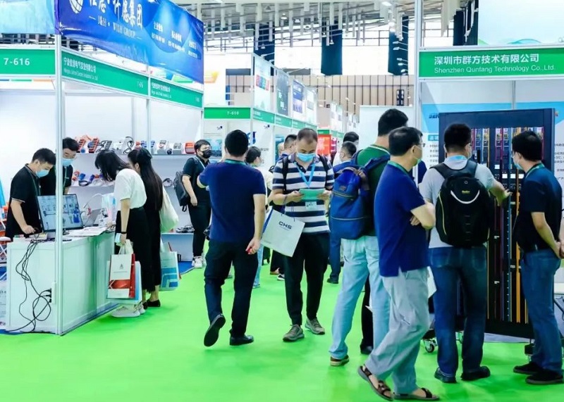 2027年上海国际长时储能技术大会及展览会LDES Expo展馆现场，专业观众参观实况