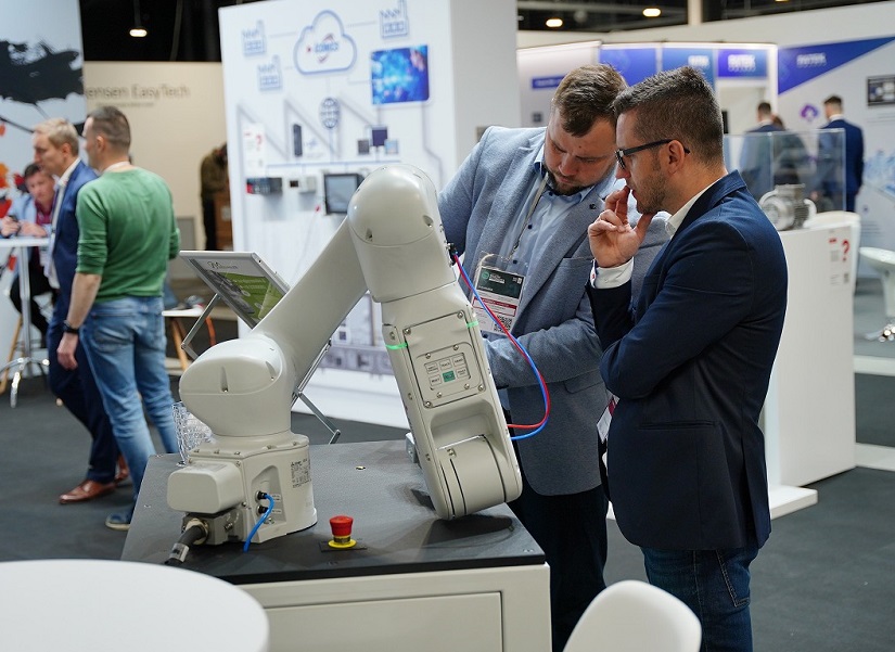 2027年波兰华沙工业及自动化展览会Warsaw Industry Automatica参展商与海外采购商展台洽谈现场