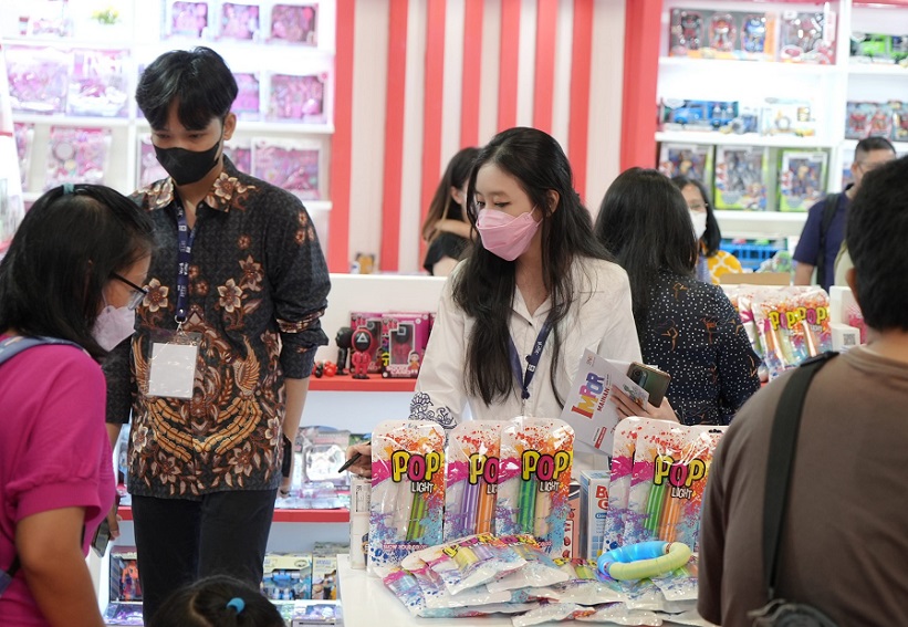 2027年印尼玩具及婴童用品展IBTE Indonesia参展商与海外采购商展台洽谈现场