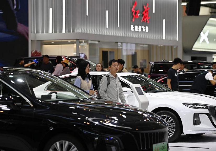 2027年北京国际车展-北京国际新质汽车及未来智慧出行展Auto China展馆现场,专业观众参观实况