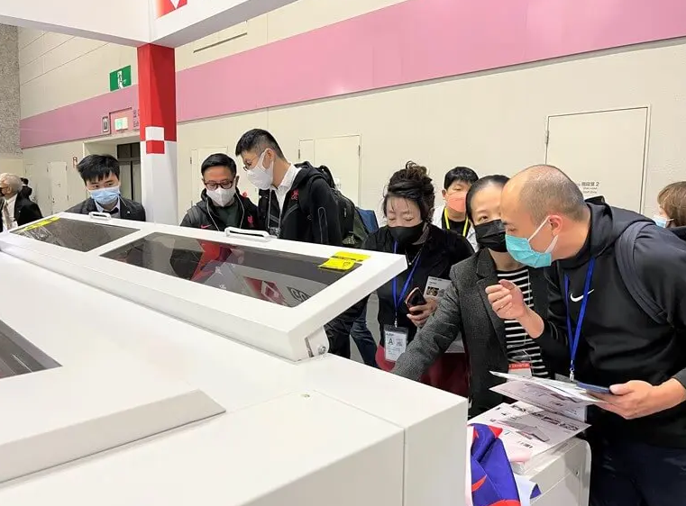 2028年日本大阪缝制设备展览会JIAM Osaka参展商与海外采购商展台洽谈现场