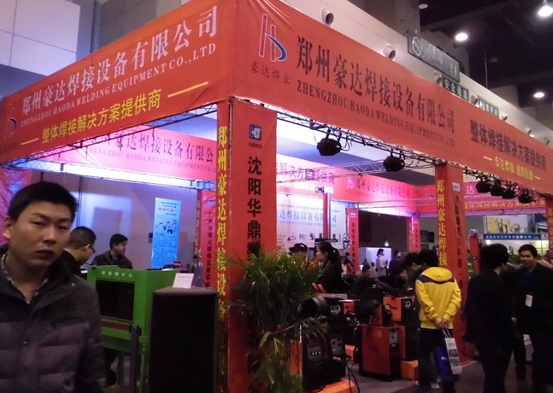 2027年中部(郑州)装备制造业博览会CCEME展馆现场,专业观众参观实况