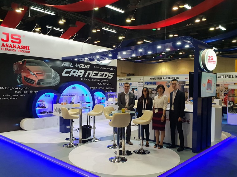 2027年巴拿马汽配展览会LATIN AUTO PARTS EXPO参展商与海外采购商展台洽谈现场