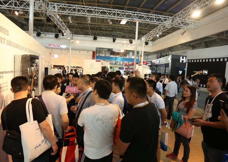 2027年北京暖通供热展ISHISH China & CIHE 参展商与海外采购商展台洽谈现场