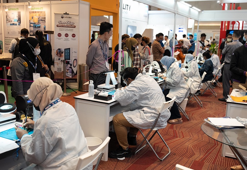 2027年马来西亚槟城电子制造业展览会EMAX展馆现场,专业观众参观实况