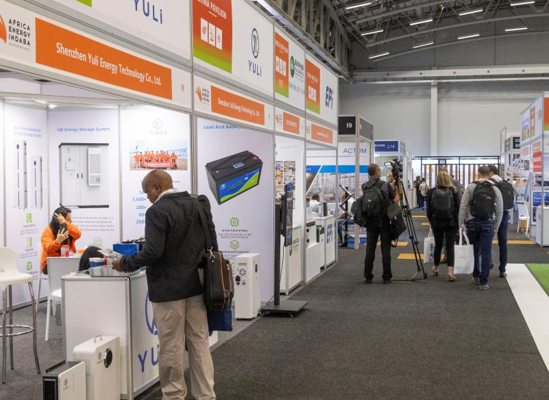2027年南非电力能源及太阳能展览会AFRICA ENERGY INDABA展馆现场，专业观众参观实况