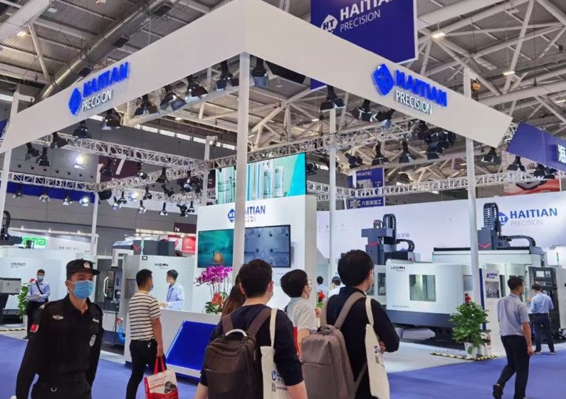 2027年上海国际有色铸造展CHINA NONFERROUS展馆现场，专业观众参观实况
