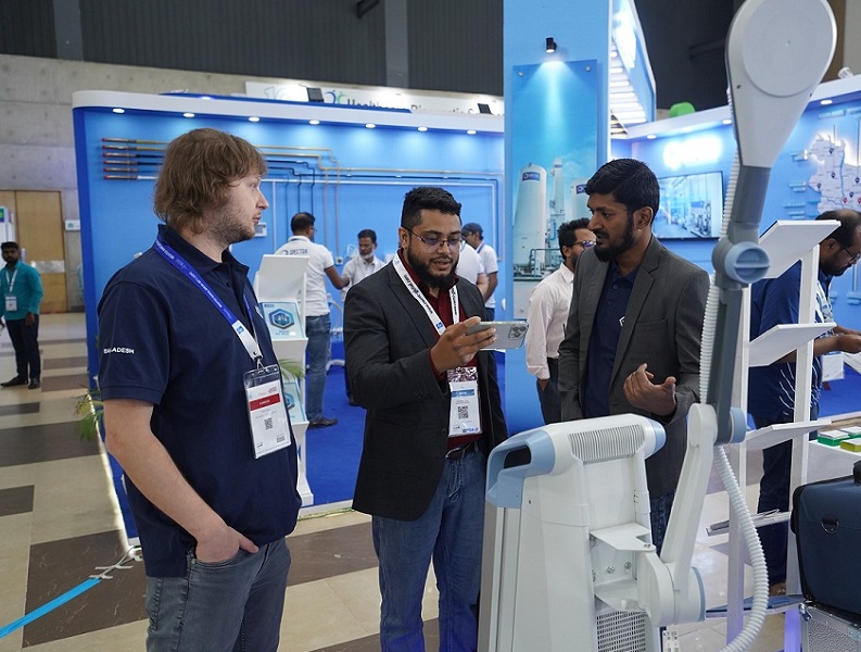 2027年孟加拉达卡医疗器械展览会Meditex Bangladesh参展商与海外采购商展台洽谈现场