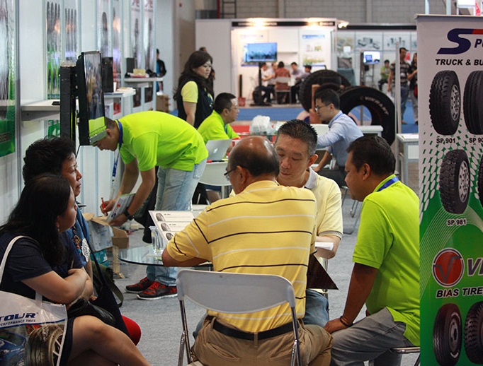 2027年印尼雅加达轮胎及橡胶展览会Tyre Rubber Indonesia参展商与海外采购商展台洽谈现场