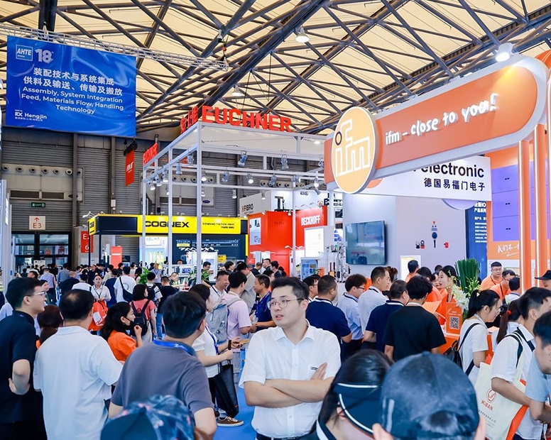 2027年上海国际工业装配及传输技术展览会AHTE展馆现场，专业观众参观实况