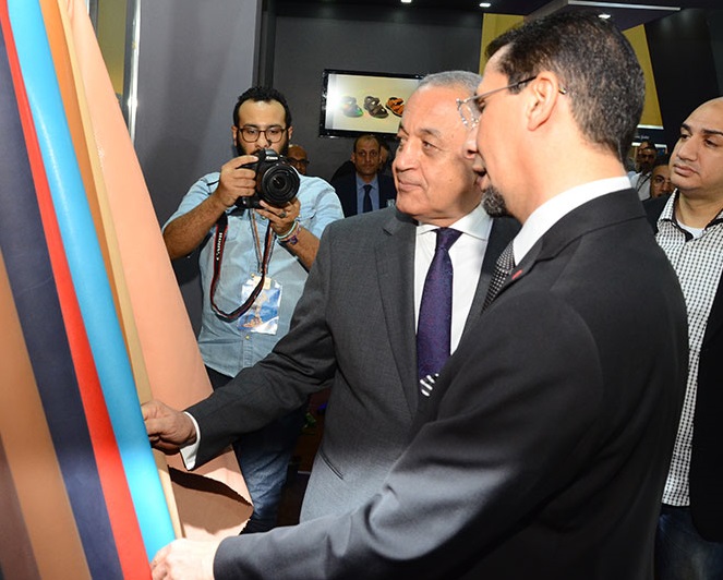 2026年埃及开罗皮革及鞋类技术展览会Cairo Inter Leather参展商与海外采购商展台洽谈现场