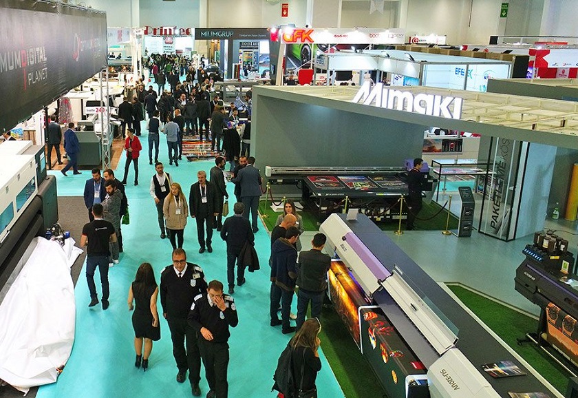 2025年土耳其印刷及广告标识展FESPA Eurasia参展商与海外采购商展台洽谈现场