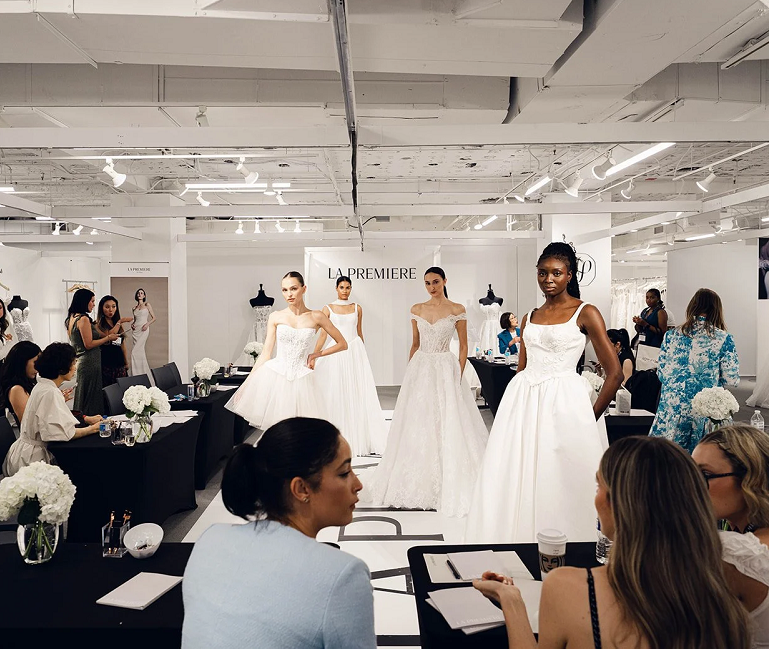 2027年美国芝加哥婚纱礼服展览会National Bridal Market Chicago行业机械设备展品展台实拍