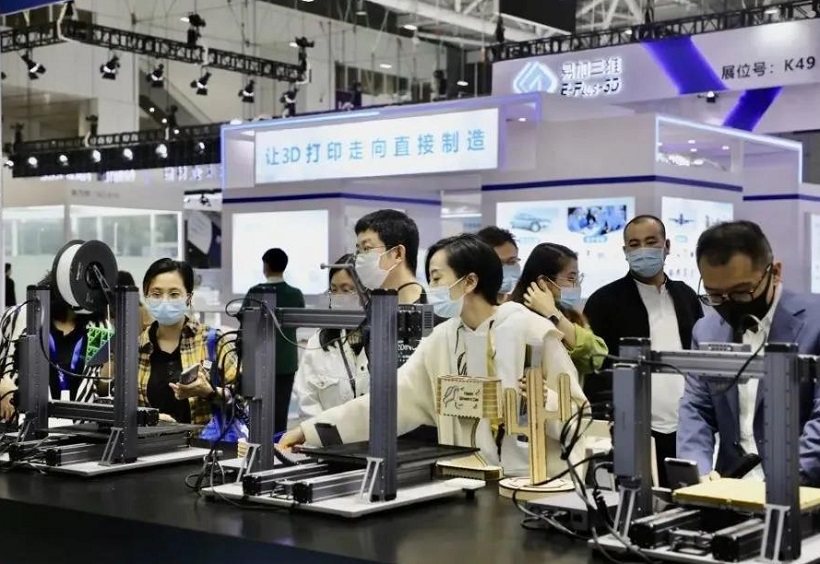 2027年上海亚洲3D打印、增材制造展览会TCT ASIA展馆现场,专业观众参观实况