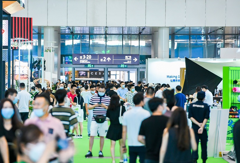 2027年深圳国际高尔夫博览会CGSP参展商与海外采购商展台洽谈现场