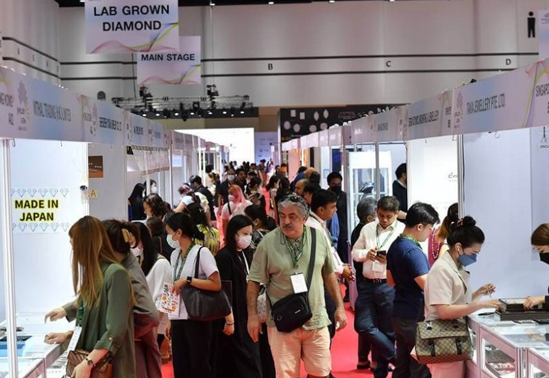 2027年泰国曼谷珠宝展览会JGABJewellery & Gem ASEAN Bangkok参展商与海外采购商展台洽谈现场