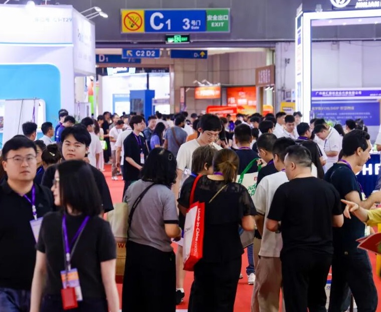 2027年义乌跨境电商展-中国电子商务博览会EC Fair展馆现场,专业观众参观实况