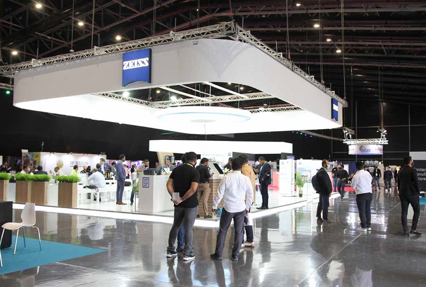2027年中东迪拜光学眼镜展览会VISIONPLUS EXPO DUBAI展馆现场，专业观众参观实况