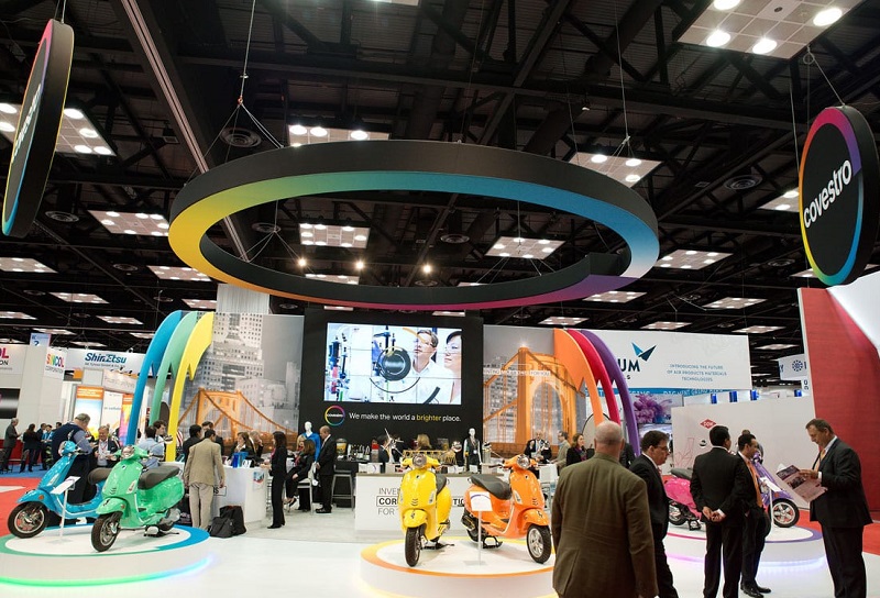 2028年美国涂料展览会American Coatings Show参展商与海外采购商展台洽谈现场