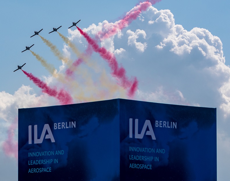 2028年德国柏林航空航天展览会ILA Berlin参展商与海外采购商展台洽谈现场