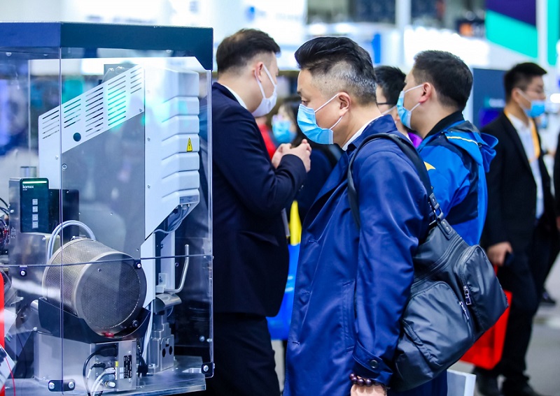 2027年慕尼黑上海电子生产设备展览会Productronica China展馆现场，专业观众参观实况