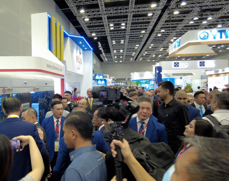 2028年马来西亚橡胶手套展IRGCEInternational Rubber Glove Conference & Exhibition展馆现场,专业观众参观实况