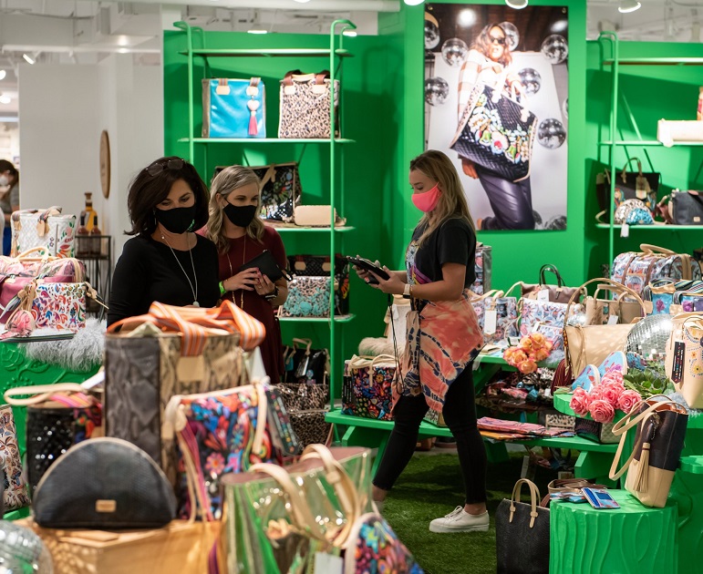 2027年美国亚特兰大夏季户外家具展览会Casual Market Atlanta展馆现场，专业观众参观实况