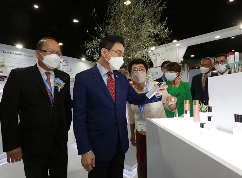 2027年泰国曼谷美容展览会COSMOPROF CBE ASEAN展会现场产品演示与行业交流活动