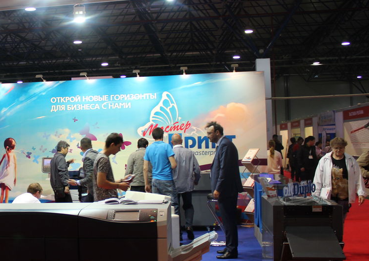 2027年哈萨克斯坦广告及包装印刷展览会Central Asia Reklam参展商与海外采购商展台洽谈现场
