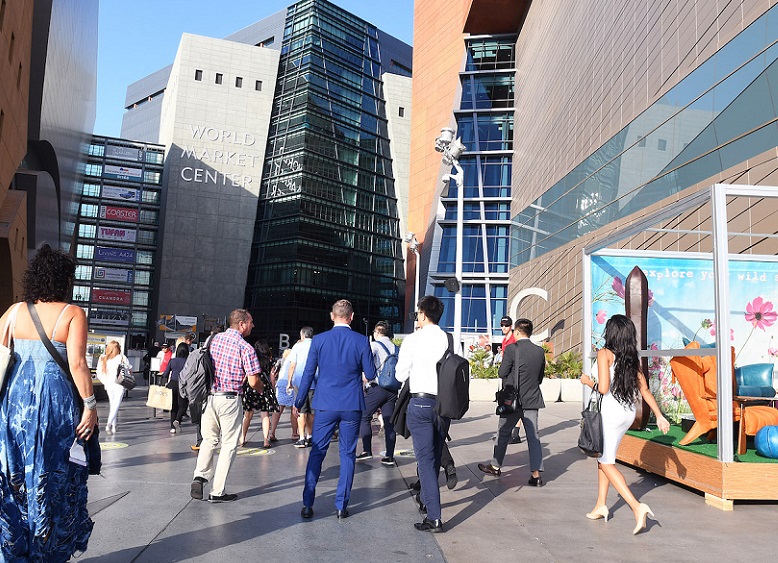 2026年美国拉斯维加斯家具及家居装饰展LAS VEGAS MARKET展馆现场，专业观众参观实况