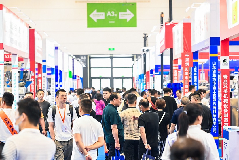 2027年青岛国际食品加工和包装机械展Food&IT China展馆现场，专业观众参观实况